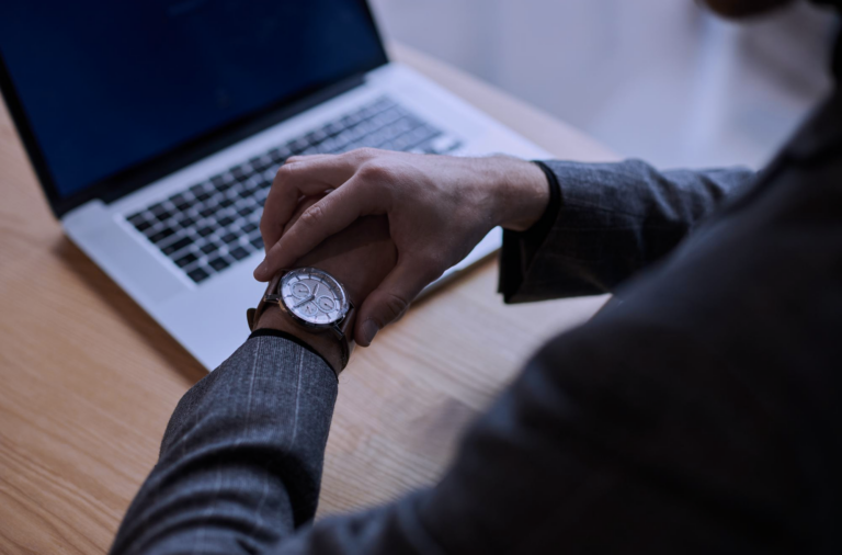Preventing Time Theft with a Time Tracker: A Complete Guide