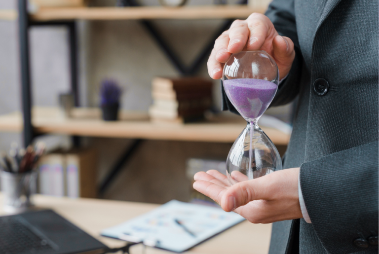 Cómo el seguimiento del tiempo ayuda a reducir la sobrecarga laboral y el agotamiento