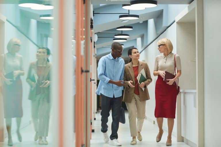 How to Track Employee Attendance: 5 Methods (and How to Choose) 